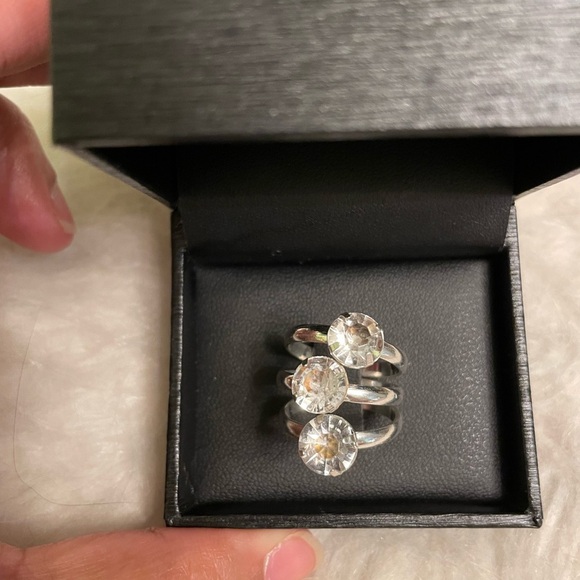 Set of 3 silver crystal rings for layering - Picture 5 of 10
